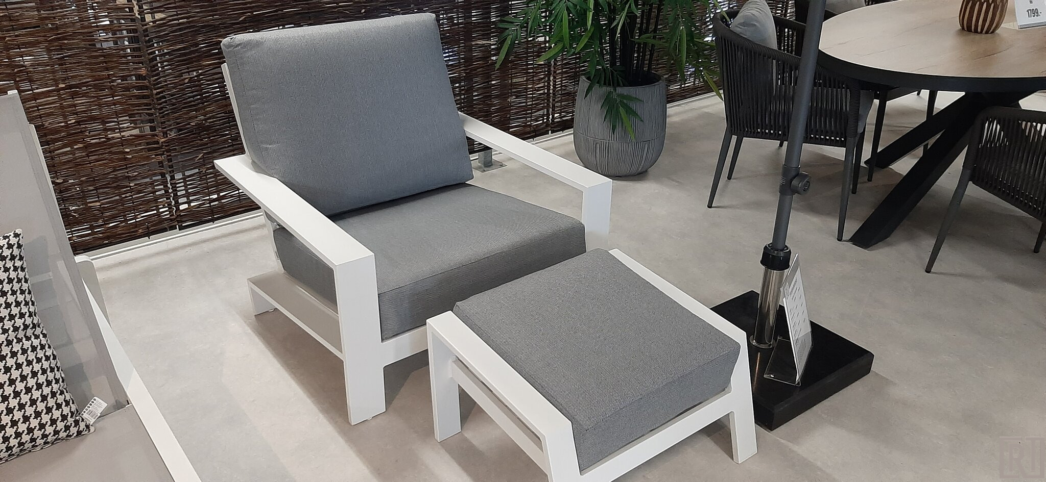 Voorkant -VIDAXL Banken Verkoop lincoln loungechair wit met voetenbank showroomverlater 4032x1860 66c5e1a16c3b6 l
